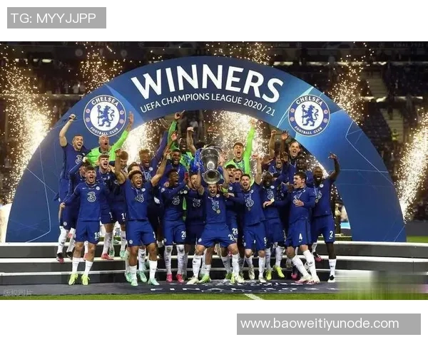 切尔西俱乐部庆祝百场里程碑为帕尔默等五名球员颁发纪念礼物