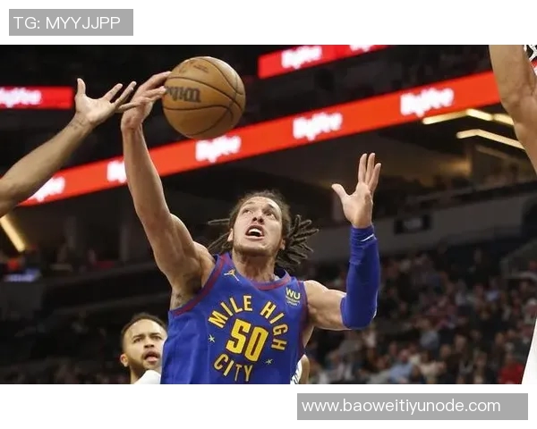 稳定发挥麦克丹尼尔斯半场高效表现助球队争胜